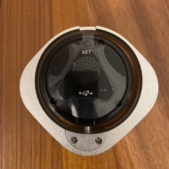 4 SimpliCams + Powered By Closeli Indoor HD Wi-Fi Security Cameras Retail: $600 - Picture 5 of 8